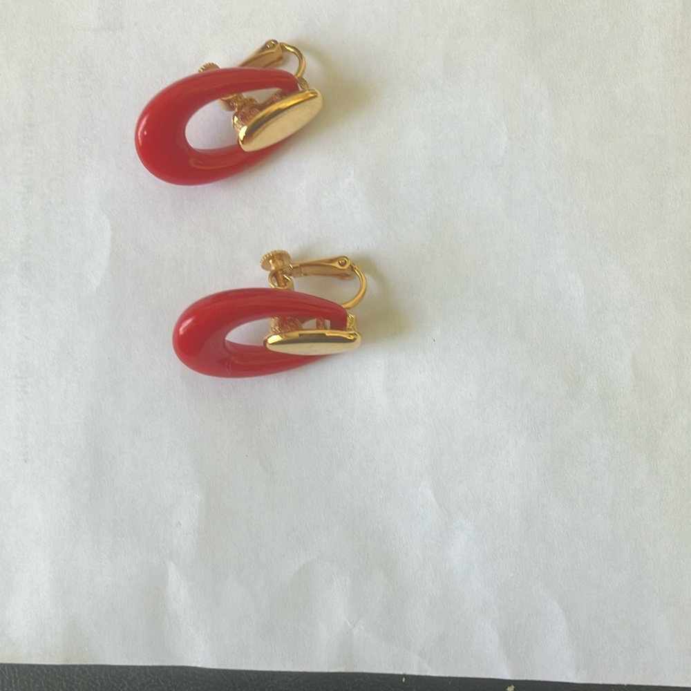 Tear drop shape clip on earrings
